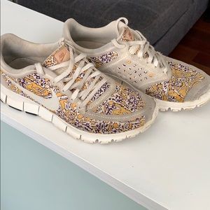 Paisley Nike frees!